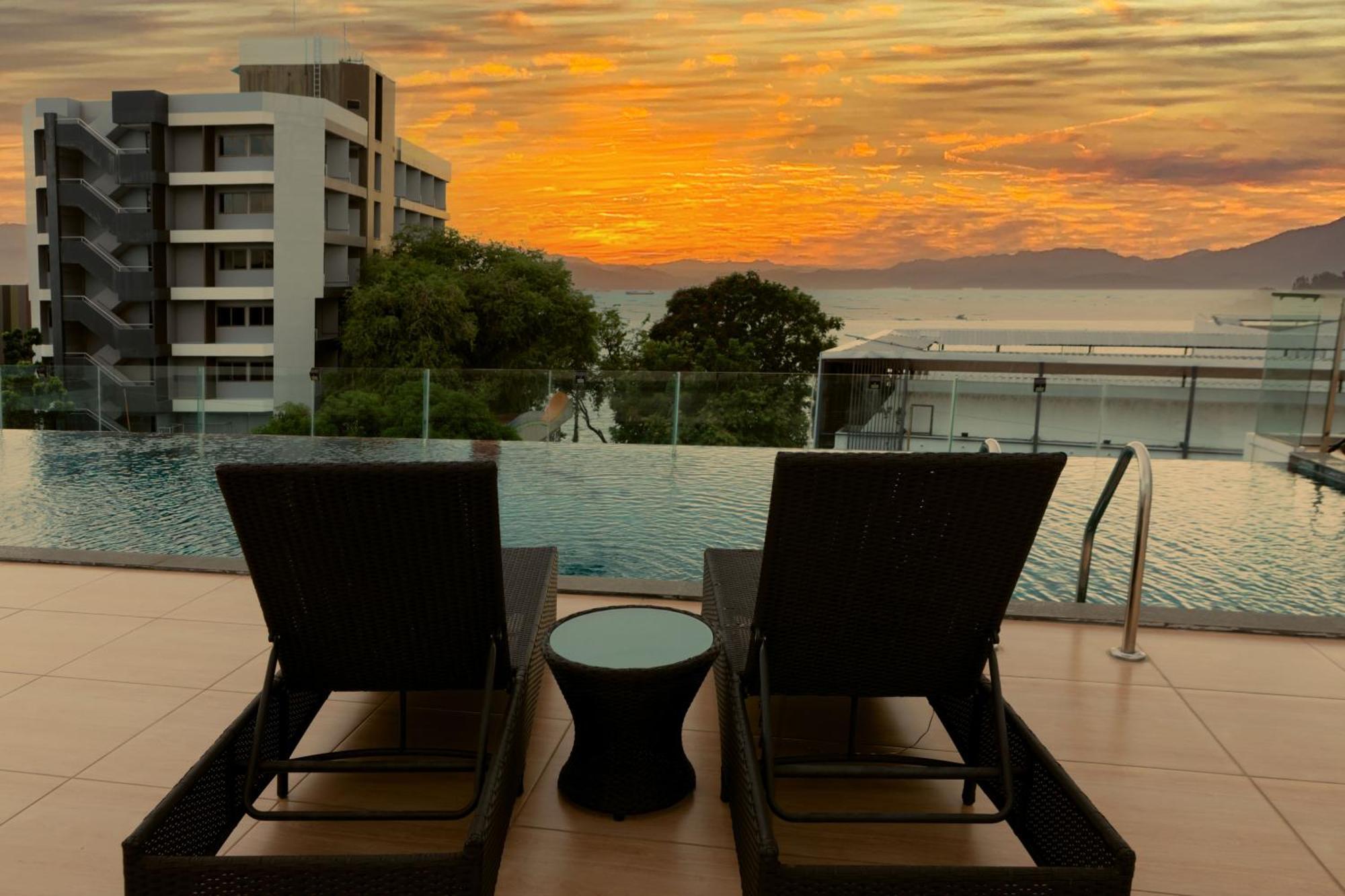 Karin Hotel & Service Apartment - Sha Extra Plus Si Racha Exteriör bild